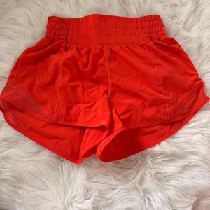 Lululemon hotty hot high rise short 2.5